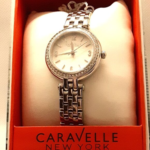 New silver tone watch with crystals - Picture 12 of 12